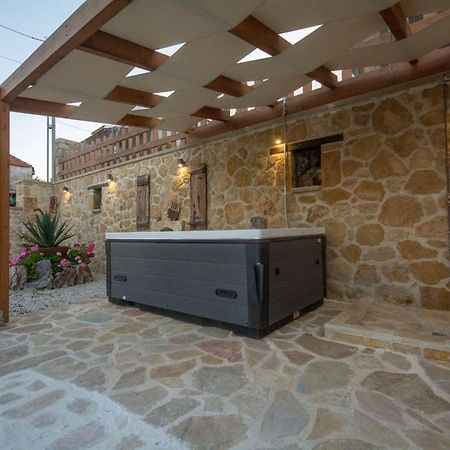 Pamelas House With Jacuzzi Kissamos Bagian luar foto