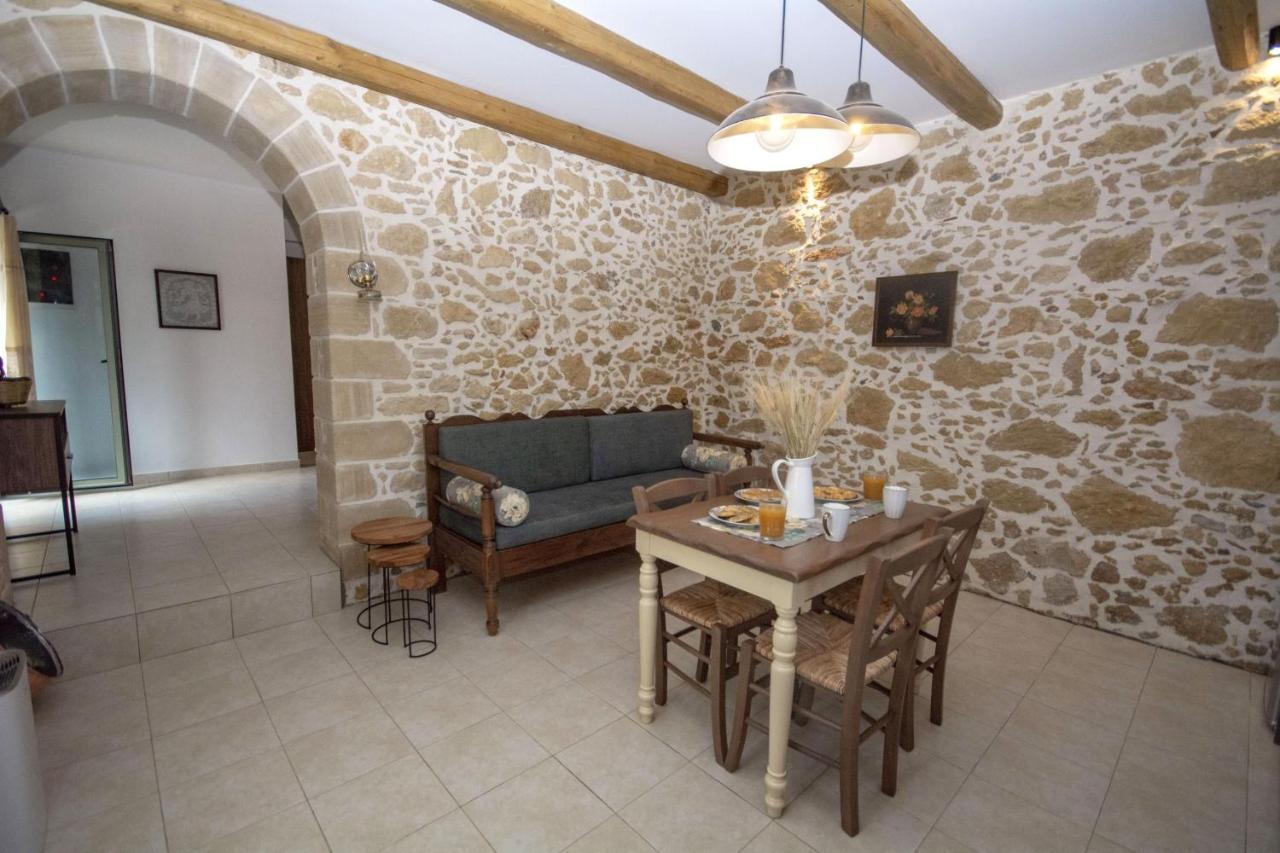 Pamelas House With Jacuzzi Kissamos Bagian luar foto