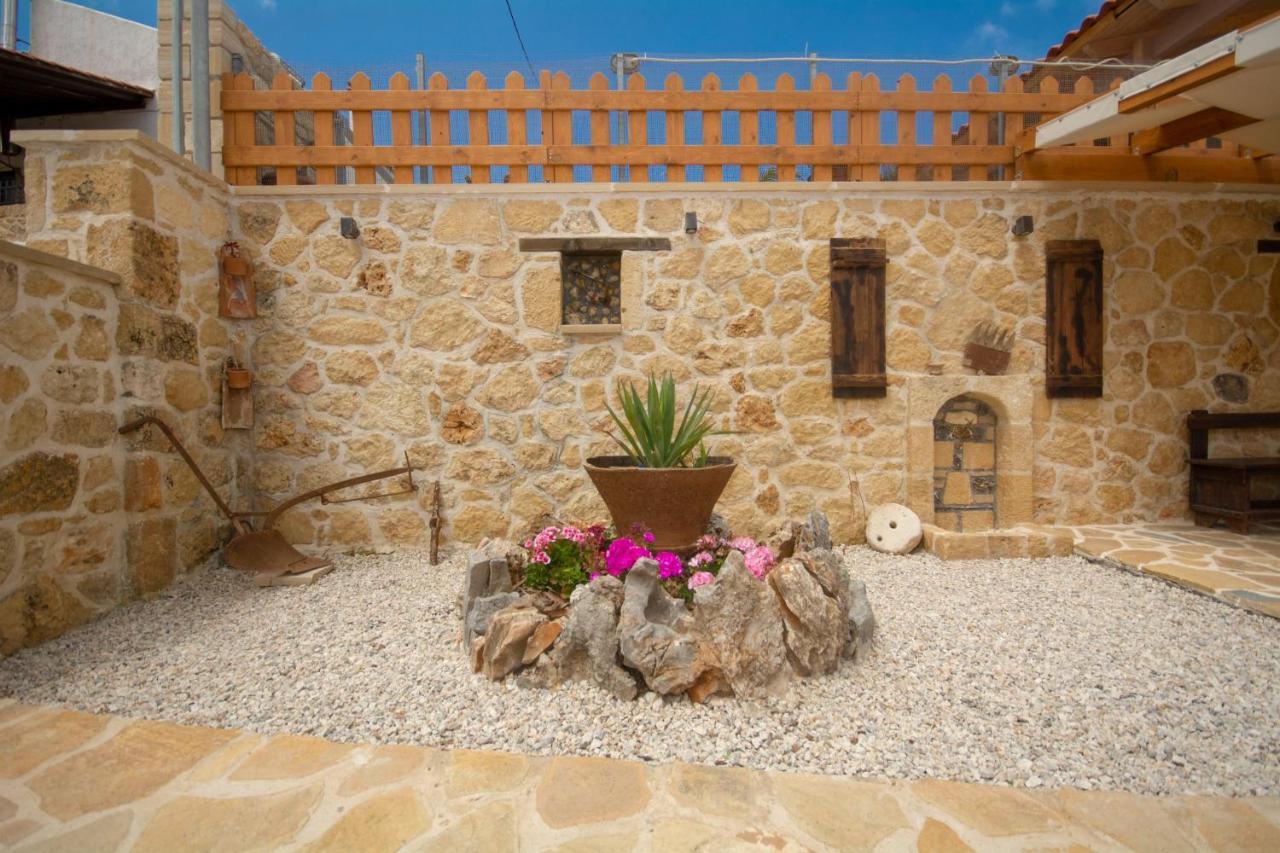 Pamelas House With Jacuzzi Kissamos Bagian luar foto