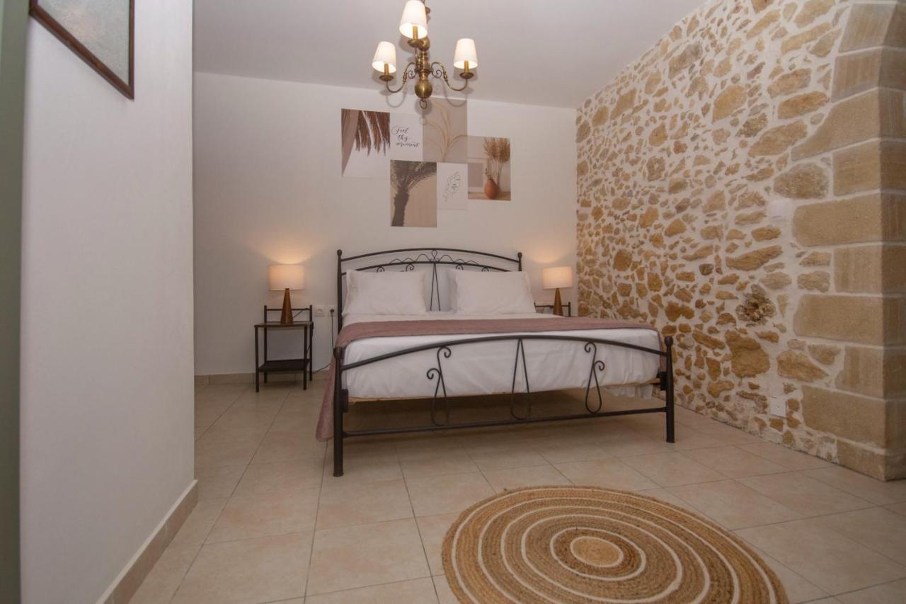 Pamelas House With Jacuzzi Kissamos Bagian luar foto