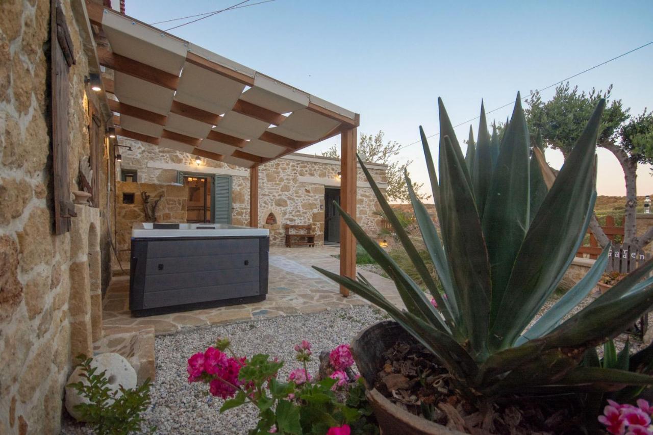 Pamelas House With Jacuzzi Kissamos Bagian luar foto