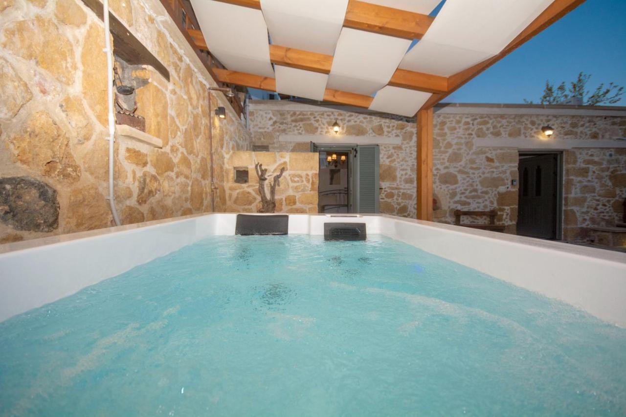 Pamelas House With Jacuzzi Kissamos Bagian luar foto