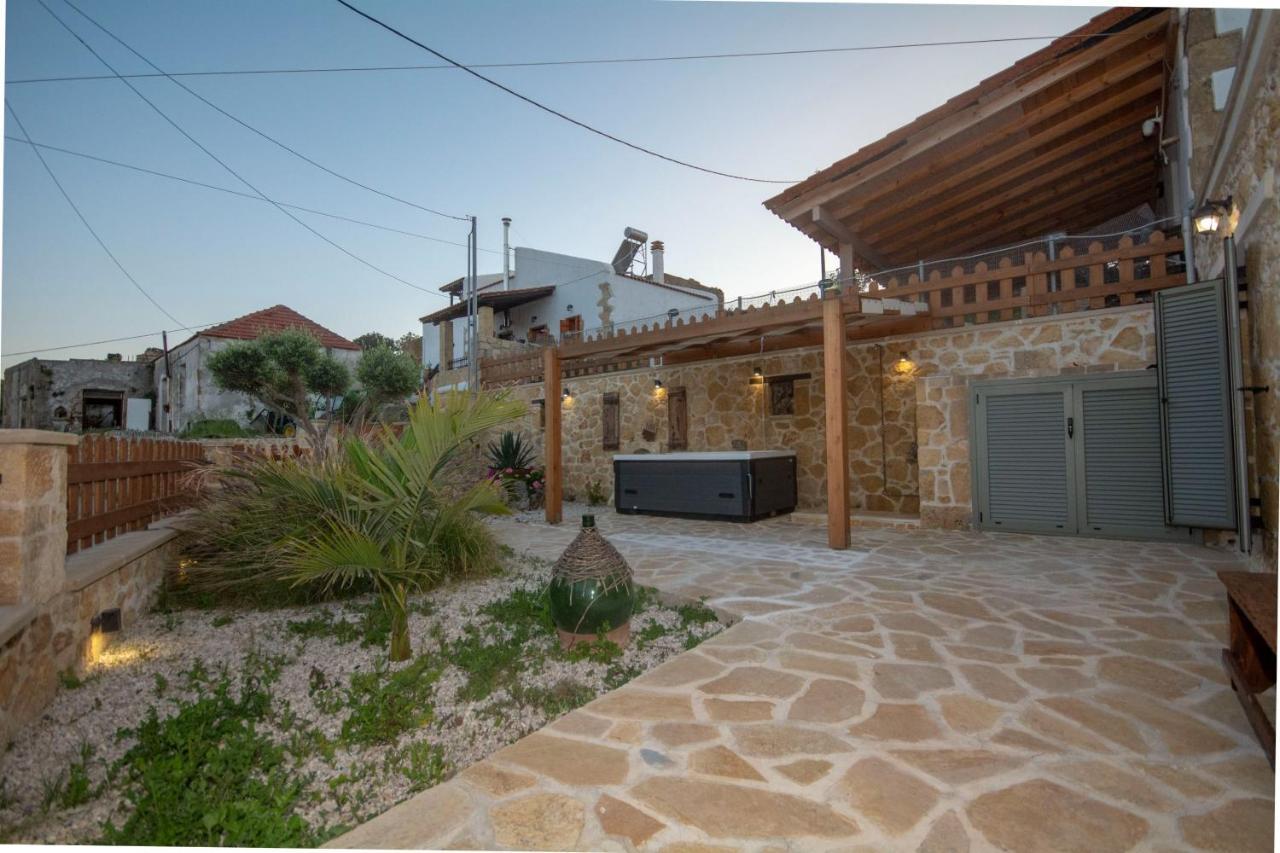 Pamelas House With Jacuzzi Kissamos Bagian luar foto