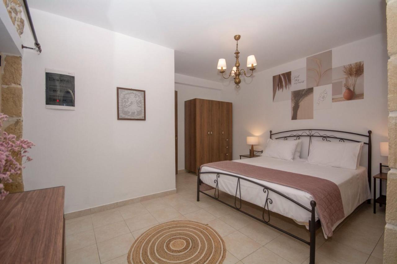 Pamelas House With Jacuzzi Kissamos Bagian luar foto