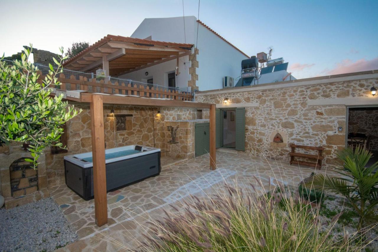 Pamelas House With Jacuzzi Kissamos Bagian luar foto
